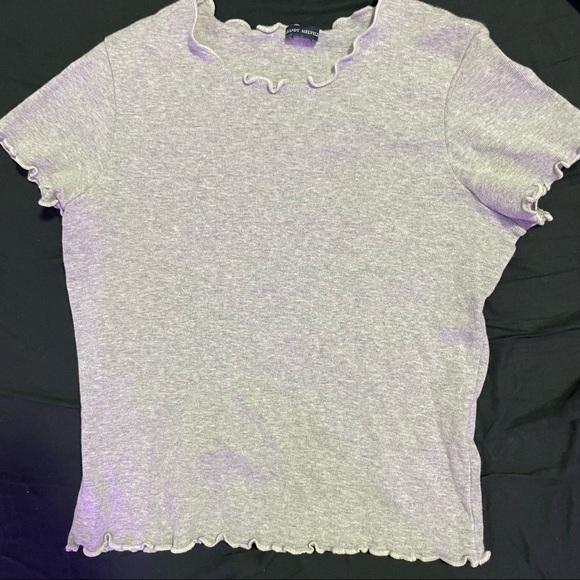 Brandy Melville Cropped Shirts - Picture 3 of 4